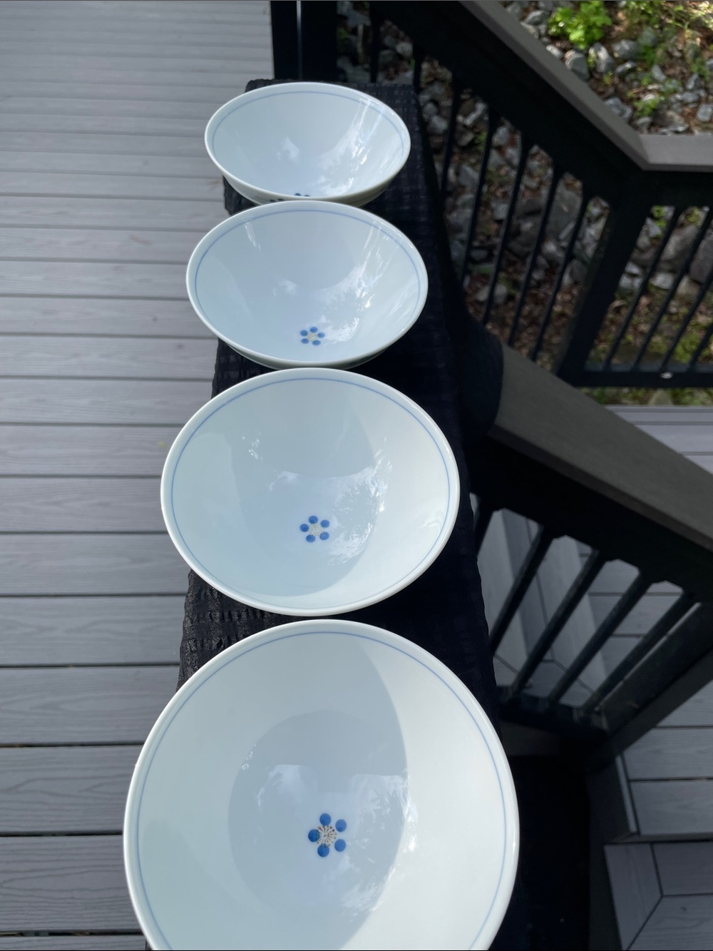 ❤️ 4 Vintage Handpainted & Signed Blue Floral Porcelain Rice Bowls - Set of 4 - Picture 4 of 9
